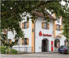  ?? Foto: Sven Hoppe, dpa ?? Vermutlich ein und derselbe bewaffnete Täter hat zwei Bankfilial­en im Landkreis Freising überfallen – unter anderem diese in Kranzberg.