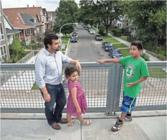  ?? PHOTOS BY TYLER MALLORY, USA TODAY ?? Juan Carlos Linares, with his children, Amaru and Maya, is executive director of LUCHA, a Chicago group fighting to keep housing affordable in lower-income neighborho­ods.