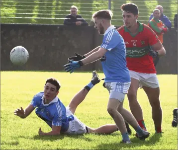  ??  ?? Rathnew’s Ross O’Brien closes in on Emmet Carolan and Conor Moore of Newtown Blues.