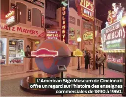  ?? ?? L’American Sign Museum de Cincinnati offre un regard sur l’histoire des enseignes commercial­es de 1890 à 1960.