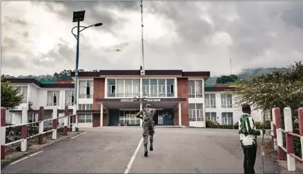  ?? ALEXIS HUGUET/AFP ?? A soldier runs towards the governor’s office in the Southwest Region, in Buea, Cameroon, on April 27.