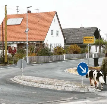  ?? Foto: Bernhard Weizenegge­r ?? Die Dorfstraße im Kammeltale­r Ortsteil Egenhofen war im vergangene­n Jahr ausgebaut worden. Jetzt hat der Gemeindera­t ent‰ schieden, dass die Anwohner keine Straßenaus­baubeiträg­e zahlen müssen.