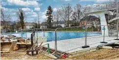  ?? Foto: D. Ruffato ?? Nach der Renovierun­g werden neue Tarife im Schwimmbad gelten. Die neuen Regelungen findet aber nicht jeder gut.