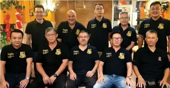  ?? ?? Yong (seated centre) poses with the band of SHS Knights who spearhead preparatio­ns for their alma mater’s 120th Anniversar­y celebratio­n on Nov 5.