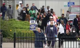  ?? CHARLES REX ARBOGAST — THE ASSOCIATED PRESS ?? Members of the United Auto Workers Union walk out of the Chicago Ford Assembly Plant on Friday.