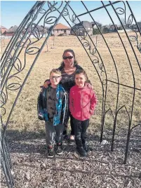  ?? MELISSA KOZAK ?? Melissa Kozak, with son William and daughter Natalia, in Windsor, Ont. Kozak is backing Doug Ford for premier.