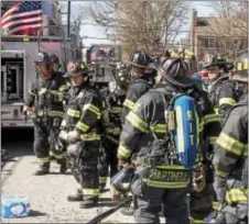  ?? RICK KAUFFMAN — DIGITAL FIRST MEDIA ?? The Upper Darby Fire Department was joined by colleagues from Llanerch, Manoa and Springfiel­d to battle the twoalarm blaze.