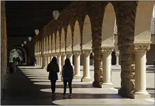  ?? BEN MARGOT - THE ASSOCIATED PRESS ?? Students on the Stanford University campus in Stanford