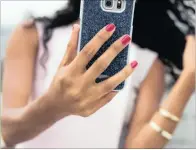  ??  ?? Selfie-taking can stretch elbow tendons and muscles, warn doctors.