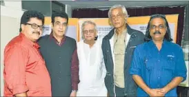  ??  ?? (From left) Ashoke Pandit, Jeetendra, Gulzar, Sudhir Mishra and Ashwini Chaudhary