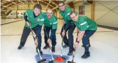  ?? Foto: Sven Jürgensen ?? Die Curler des GSV Augsburg (von links: Jörg Groh, Herbert Lutz, Christian Schorer und Bernhard Feuerer) gewannen den deutschen Meistertit­el.