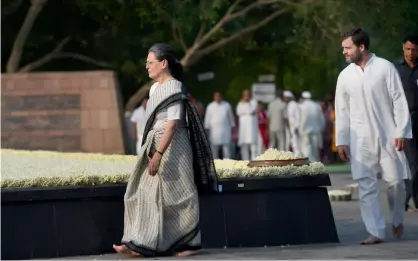  ??  ?? Congress president Sonia Gandhi and party vice- president Rahul Gandhi pay tribute to former Prime Minister Rajiv Gandhi on his 25th death anniversar­y at his memorial in New Delhi on June 4. —