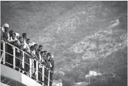  ??  ?? Peligros. Miles de migrantes africanos intentan la travesía a Europa en barcos no autorizado­s.