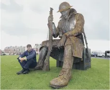  ??  ?? Sculptor Ray Lonsdale with Tommy on Terrace Green in Seaham.