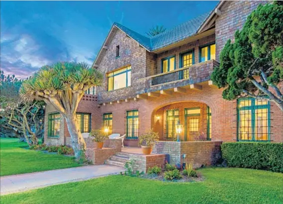  ?? Photograph­s by Jeff Elson ?? “SEASHORE,” A 100-YEAR-OLD home in Coronado, is also nicknamed “the Velcro mansion” for an ex-owner who was an investor.