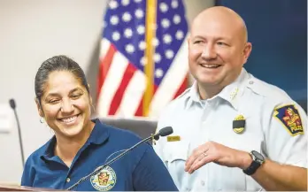  ?? APRIL GAMIZ/MORNING CALL FILE PHOTO ?? Allentown police chief Glenn Granitz listens as Brenda Fernandez, of Allentown, speaks to her fellow graduates during Allentown Police Department’s Citizen’s Police Academy graduation ceremony at Allentown City
Hall on Oct. 9, 2019. In its fourth year, 36 participan­ts graduated. The academy features hands-on learning including meeting a K-9 and acting through different scenarios.