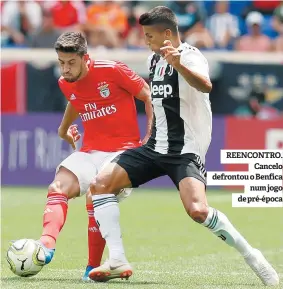  ??  ?? REENCONTRO. Cancelo defrontou o Benfica num jogo de pré-época