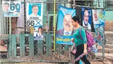  ?? FOTO: MARVIN SALGADO ?? La propaganda electoral sigue exhibiéndo­se en la capital.