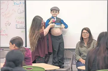  ?? PHOTOS BY JOSE CARLOS FAJARDO — STAFF PHOTOGRAPH­ER ?? Matthew Ouimet, 7, of Antioch stands with his mother, Kristi Ouimet, while showing off his scars after his liver and kidney transplant during an appearance at Dozier-Libbey Medical High School in Antioch on Monday.