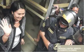  ?? EFE ?? Justicia. La líder del partido Fuerza Popular, Keiko Fujimori, luego de rendir declaració­n ante el fiscal de lavado de activos. (+)MARCHA CONTRA INDULTO A ALBERTO FUJIMORI