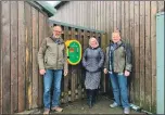  ?? Photograph: Island Bakery Organics ?? Pictured with Mull’s latest defibrilla­tor is Moray Finch with Cathy Mellor and Joe Reade.