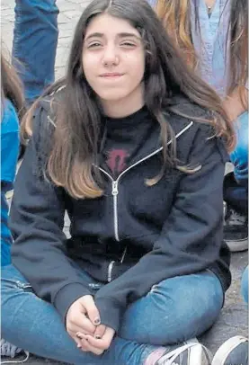  ??  ?? Lara. Tenía 15 años. Había anunciado en la web que se iba a suicidar.