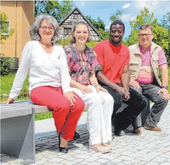  ?? FOTO: STEFFEN LANG ?? Hoffen auf einen guten Ausgang (von links): Isabella Butscher, Murielle Willburger, Cherif Camara und Peter Sellmayr.