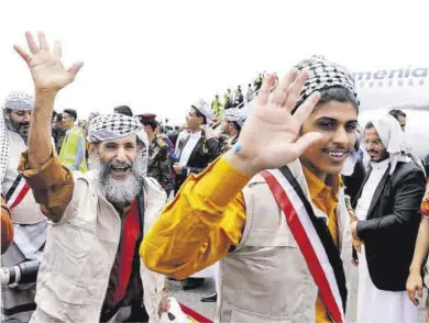  ?? Khaled Abdullah / Reuters ?? Presoners de guerra iemenites alliberats per l’Aràbia Saudita.