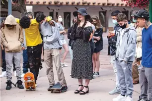  ?? JANE PHILLIPS/FOR THE NEW MEXICAN ?? Friends gather Sunday for a vigil for Fedonta ‘JB’ White on the Plaza.