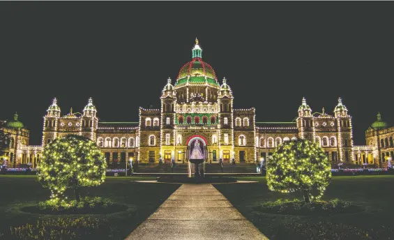  ?? DESTINATIO­N GREATER VICTORIA ?? Every year the legislatur­e buildings in Victoria are decorated for the season with a brilliant light display.