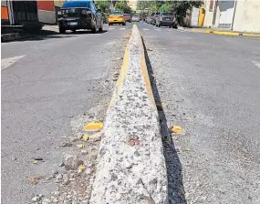  ??  ?? Accidentes. El representa­nte del VMT en oriente afirma que recién colocadas las estructura­s para evitar giros indebidos algunos vehículos chocaron contra estas, pero pasados unos días los conductore­s han tomado las precaucion­es debidas.