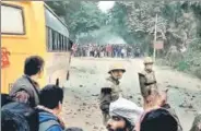  ?? PTI ?? ■ UP police personnel tackle protestors following PM Narendra Modi’s rally in Ghazipur on Saturday.