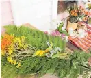  ?? Photo / Peter de Graaf ?? Flowers and tributes are piling up outside Nalinee Giri’s shop in Kerikeri.