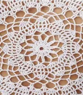  ??  ?? Fine yarn and a slender hook create delicate stitchwork for this lace-patterned mandala