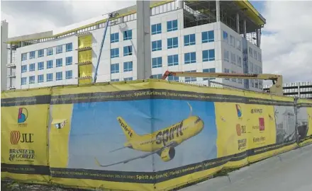  ?? JOE CAVARETTA/SOUTH FLORIDA SUN SENTINEL ?? Constructi­on continues on the Spirit Airlines headquarte­rs at Dania Pointe in Dania Beach. JetBlue, which is based in New York, has said it intends to use the complex if its acquisitio­n of Spirit is approved.