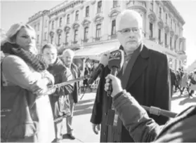  ??  ?? Bivši predsjedni­k Josipović službeno se ispričao