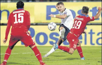  ?? REUTERS ?? Italy's Ciro Immobile (centre) shoots past defenders during Euro 2020 qualifier against Armenia.