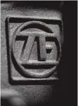  ?? FOTO: DPA ?? ZF-Logo auf einem Getriebege­häuse: Der von ZF übernommen­e Konzern TRW tätigte vor der Übernahme illegale Absprachen.