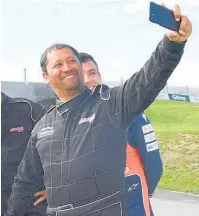  ?? Picture / Photosport ?? Michael Campbell takes a selfie with Ricky Ponting, Michael Hendry, Stephen Fleming and Hayden Paddon at a promotiona­l event ahead of this week’s New Zealand Open golf tournament in Arrowtown.