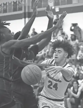  ?? SCOTT UTTERBACK/COURIER JOURNAL ?? Great Crossing’s Malachi Moreno passes the ball against Little Rock in the championsh­ip game of the King of the Bluegrass on Dec. 23.