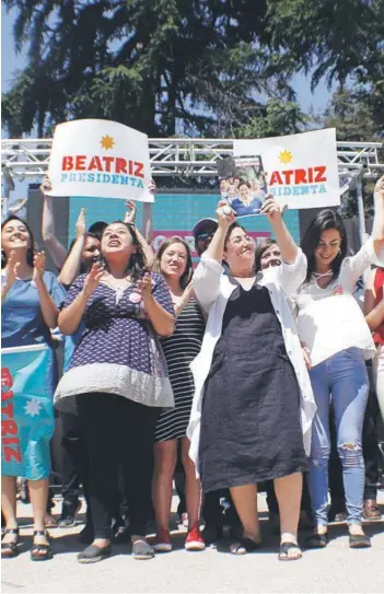  ??  ?? ► Beatriz Sánchez lanzando su programa de gobierno, ayer en Ñuñoa.