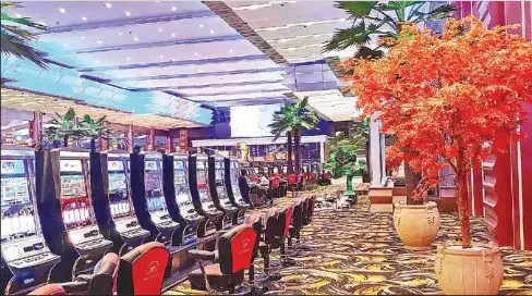 Interfaccia di starcasinò con slot e bonus