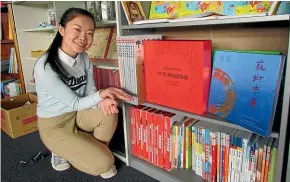  ??  ?? Volunteer Mandarin tutor Sunny Shan with resources gifted by the Confucius Institute to Aoraki Polytechni­c in Timaru.