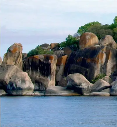  ??  ?? BELOW: Rocky outcrops at Lake Tanganyika.
RIGHT: The dazzling speckles of an unusual cichlid.