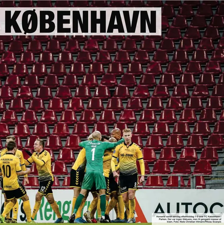  ??  ?? Horsens vandt søndag eftermidda­g 1-0 over FC København i Parken. Der var ingen tilskuere, men til gengaeld masser af kram. Foto: Niels Christian Vilmann/Ritzau Scanpix