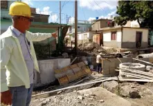  ??  ?? Dionisio Pérez, jefe de la obra de ampliación de la Carretera Central asegura que preservar las vidas de los constructo­res es lo primero.