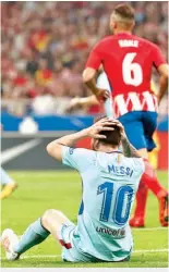  ??  ?? PRESENTE.Lionel Messi generó peligro para el Barcelona y solo le faltó el gol para coronar un gran partido.