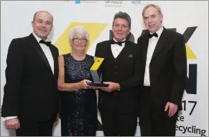  ??  ?? Pictured at the Pakman Awards 2017 was Minister for Communicat­ions, Climate Action and Environmen­t Denis Naughten TD with Paddy Matthews and Mary Matthews (2nd and 3rd from left) from Matthews Coach Hire Ltd, winner of Green Transport of the Year...