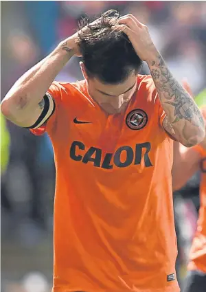  ?? Pictures: Perthshire Picture Agency/SNS. ?? Left: Paul Paton and some of the Saints squad training for today’s clash with Partick Thistle. Above: Paton still remembers the pain of a relegation campaign with Dundee United.