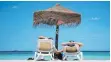  ?? FOTO: DPA ?? Urlauber liegen am Strand an der Platja de Muro auf Mallorca. Spanien gehört heuer zu den beliebtest­en Reiseziele­n.